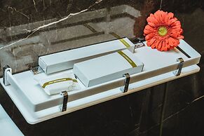 Merry Inn Luxe Suites Near KIAL