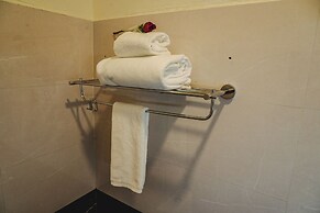 Merry Inn Luxe Suites Near KIAL