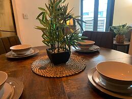 2 Bed Flat - Sleeps 6 - Parking - Wifi