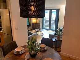 2 Bed Flat - Sleeps 6 - Parking - Wifi