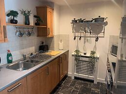 2 Bed Flat - Sleeps 6 - Parking - Wifi
