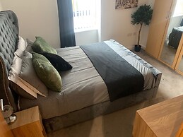 2 Bed Flat - Sleeps 6 - Parking - Wifi