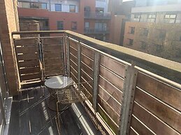 2 Bed Flat - Sleeps 6 - Parking - Wifi