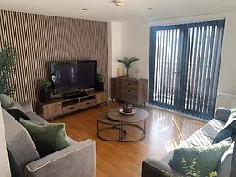 2 Bed Flat - Sleeps 6 - Parking - Wifi
