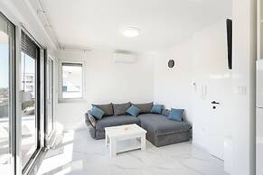 Meridian Pool Residences