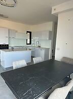 Charming 4BR APT with Stellar Sea View