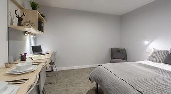 Student Only Straits Manor