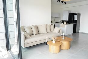 Sea Views & City Vibes on Sokolov