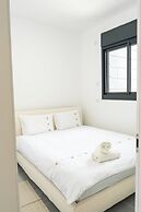 Sea Views & City Vibes on Sokolov