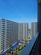 Hannah Crib at Shore Residences