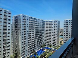 Hannah Crib at Shore Residences