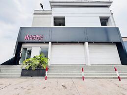 Ixoras Hotel Lemba