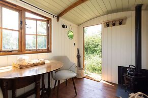 Harbour Ranch Hut - Rustic Countryside Escape