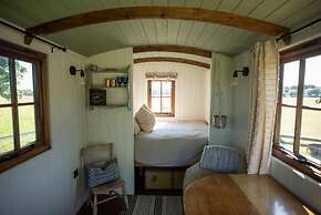 Harbour Ranch Hut - Rustic Countryside Escape