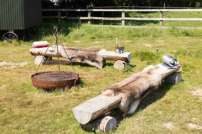 Harbour Ranch Hut - Rustic Countryside Escape