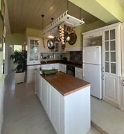 Villa Avra - Private Garden Pool Oasis in Drama