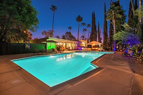 Del Campo Villa - 4BR Woodland Hills Gem With Pool and Cabana