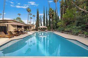 Del Campo Villa - 4BR Woodland Hills Gem With Pool and Cabana