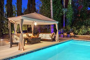 Del Campo Villa - 4BR Woodland Hills Gem With Pool and Cabana