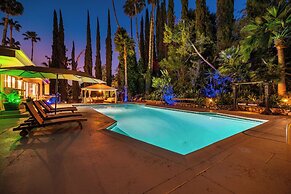 Del Campo Villa - 4BR Woodland Hills Gem With Pool and Cabana