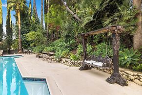 Del Campo Villa - 4BR Woodland Hills Gem With Pool and Cabana