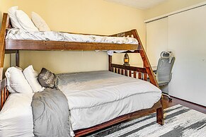 5 Mi to Eagle Creek Park: Home w/ Fenced Yard!