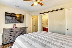 5 Mi to Eagle Creek Park: Home w/ Fenced Yard!