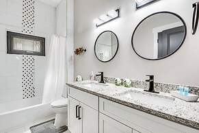 5 Mi to Dtwn Atl: Home w/ Office & Large Backyard!