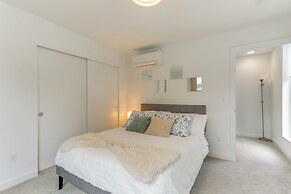 5 Mi to Dtwn: Pet-friendly Townhome in Seattle!