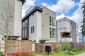 5 Mi to Dtwn: Pet-friendly Townhome in Seattle!