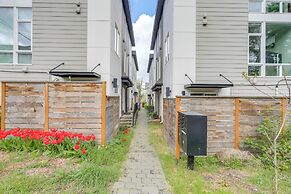 5 Mi to Dtwn: Pet-friendly Townhome in Seattle!