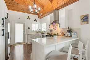 1 Mi to Key Largo Marina: Coastal Home w/ Hot Tub!
