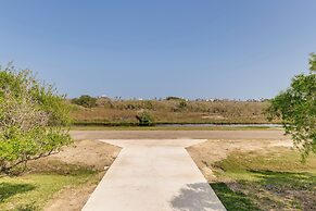 3 Mi to Rockport Beach: Home Near Aransas Bay