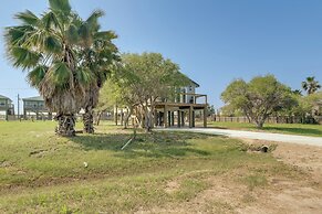 3 Mi to Rockport Beach: Home Near Aransas Bay