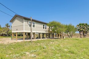 3 Mi to Rockport Beach: Home Near Aransas Bay