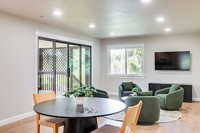 Family Home 6 Mi to Dtwn Cda: Lake & Sunset Views!