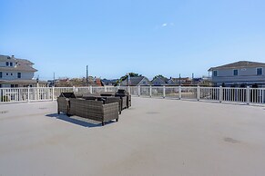 Walk to Beach: North Wildwood Condo w/ Pool Access