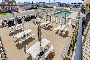 Walk to Beach: North Wildwood Condo w/ Pool Access