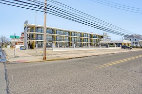 Walk to Beach: North Wildwood Condo w/ Pool Access