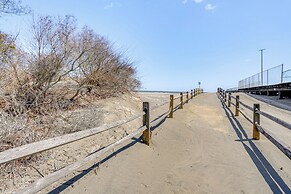 Walk to Beach: North Wildwood Condo w/ Pool Access