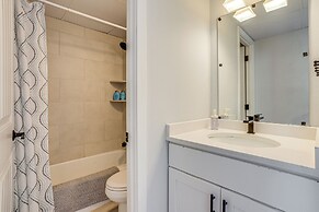 Walk to Beach: North Wildwood Condo w/ Pool Access