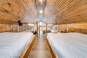 Walk to Marina: Springville Cabin w/ Fire Pit!