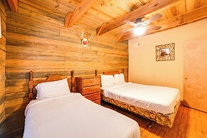 Game Room & Decks: Family Cabin in Springville!