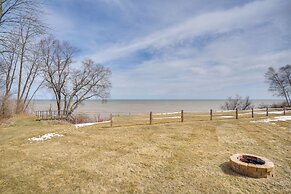Lake Michigan Gem: Private Beach & Game Room