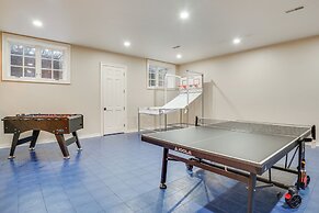 Lake Michigan Gem: Private Beach & Game Room
