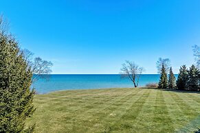 Lake Michigan Gem: Private Beach & Game Room