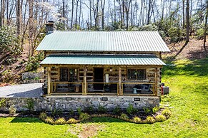 Hot Tub, Fire Pit & Creek Access: Whittier Cabin!