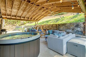 Hot Tub, Fire Pit & Creek Access: Whittier Cabin!
