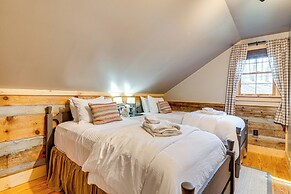 Hot Tub, Fire Pit & Creek Access: Whittier Cabin!