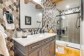 Hot Tub, Fire Pit & Creek Access: Whittier Cabin!